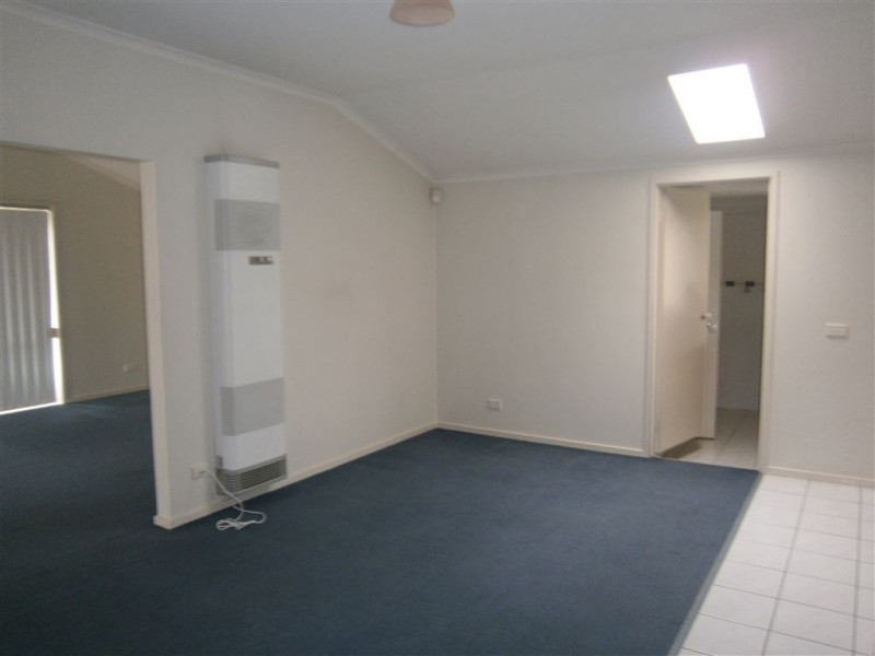 7 Iris Close, Cranbourne North VIC 3977