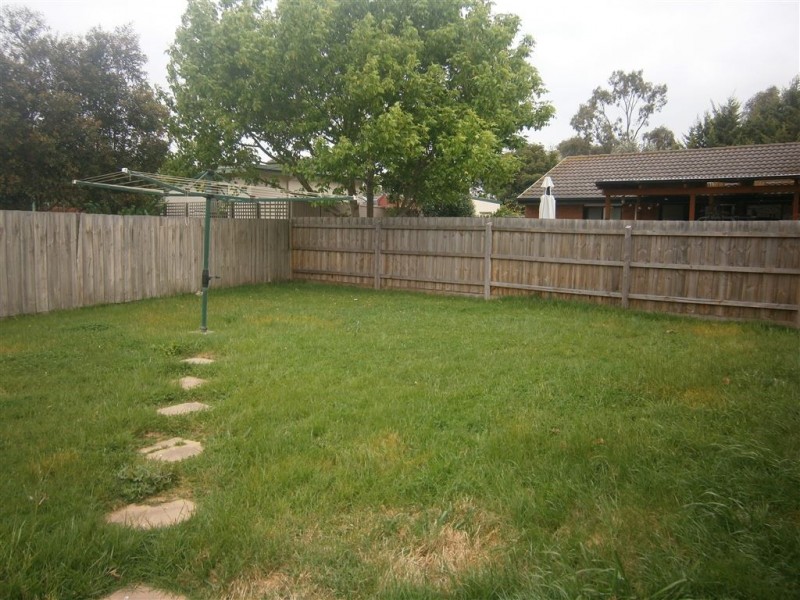 7 Iris Close, Cranbourne North VIC 3977