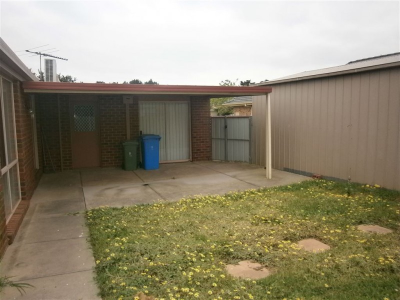 7 Iris Close, Cranbourne North VIC 3977