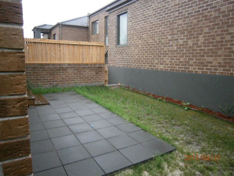 11/5 Serra Close, Langwarrin VIC 3910