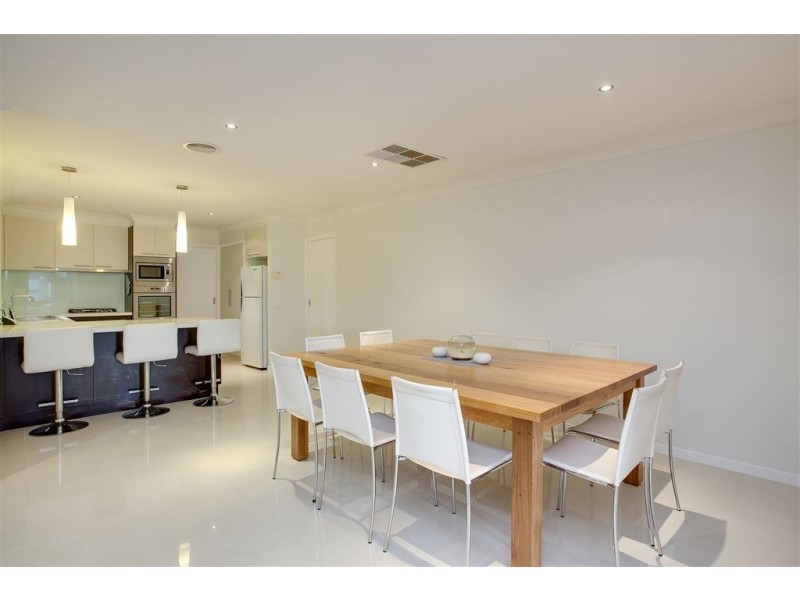 39 Dunn Crescent, Langwarrin VIC 3910