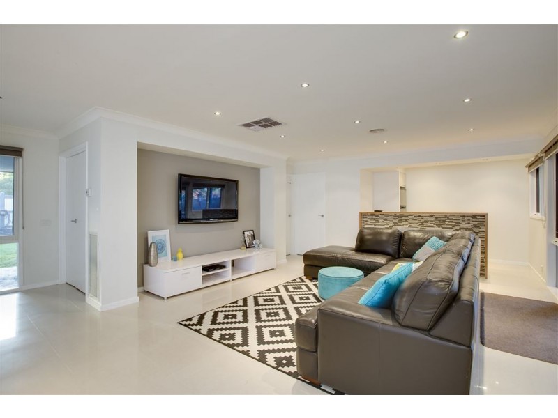 39 Dunn Crescent, Langwarrin VIC 3910