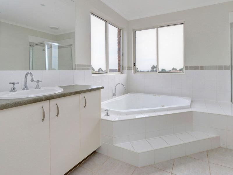 30 Pepperbush Crescent, Langwarrin VIC 3910