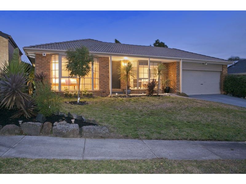 8 Villosa Close, Langwarrin VIC 3910