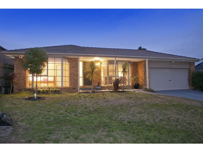 8 Villosa Close, Langwarrin VIC 3910