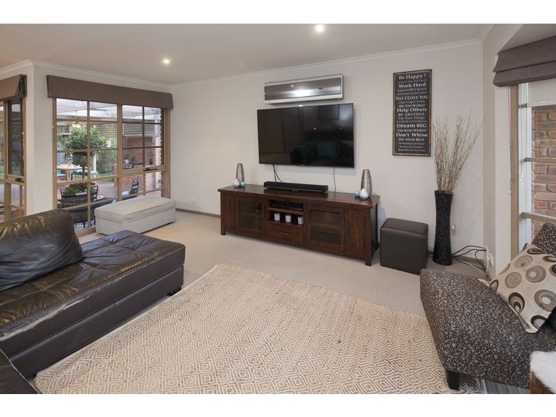 8 Villosa Close, Langwarrin VIC 3910