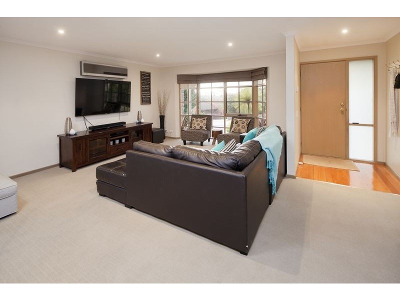 8 Villosa Close, Langwarrin VIC 3910