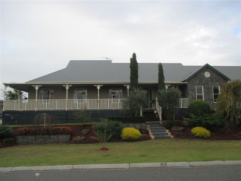 2 Brown Thornbill Court, Langwarrin VIC 3910