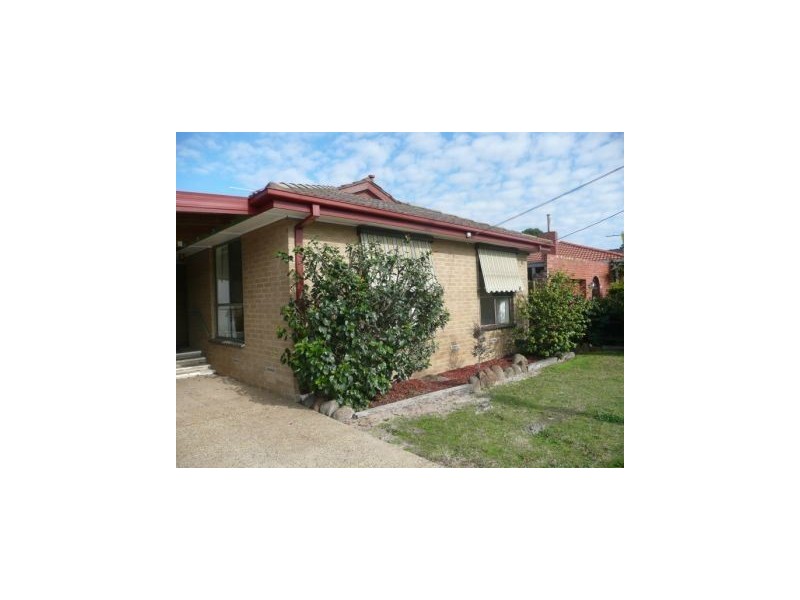 18 Cranbourne Drive, Cranbourne VIC 3977