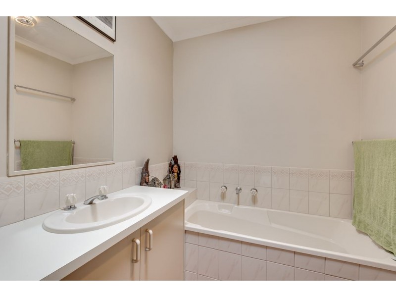 10/10 Lemnian Court, Langwarrin VIC 3910