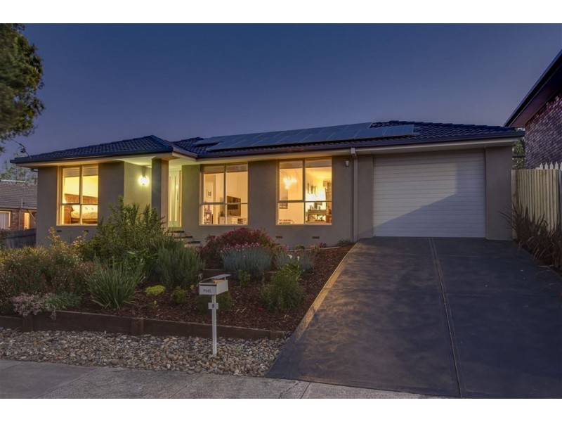 8 Bayport Drive, Langwarrin VIC 3910