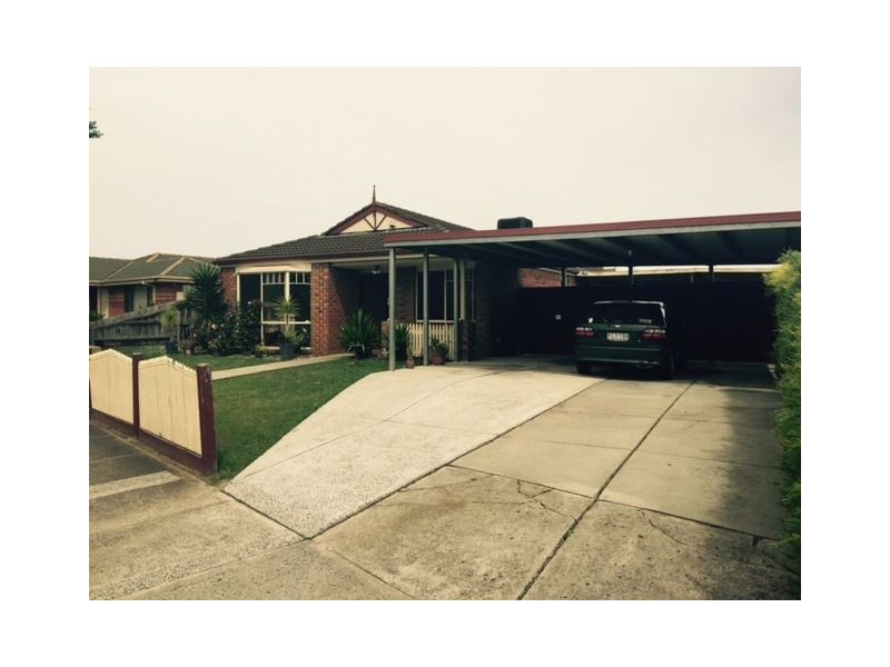 25 McGuigan Drive, Cranbourne West VIC 3977