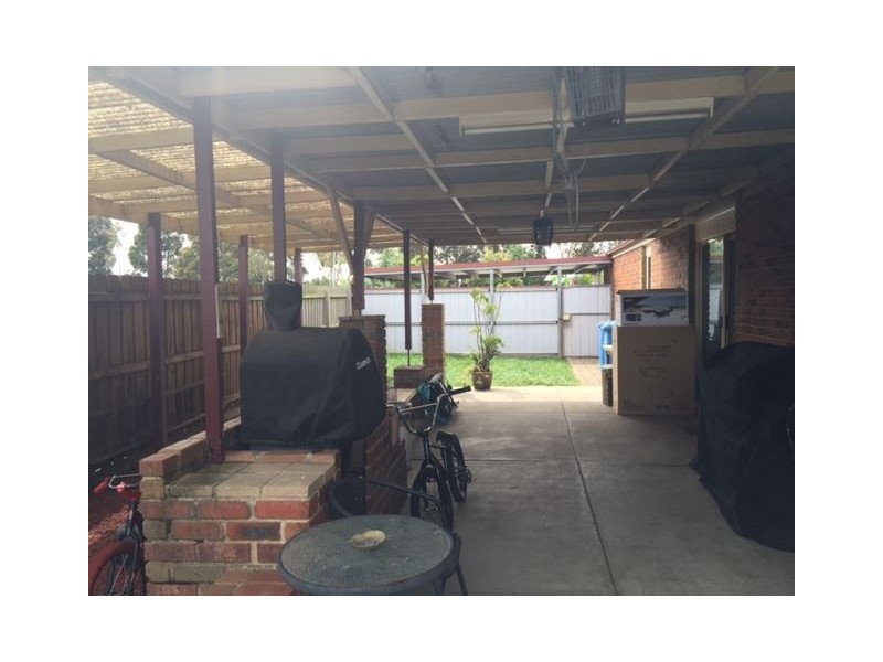 25 McGuigan Drive, Cranbourne West VIC 3977