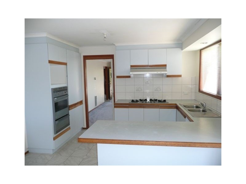 4 Vicki Place, Langwarrin VIC 3910