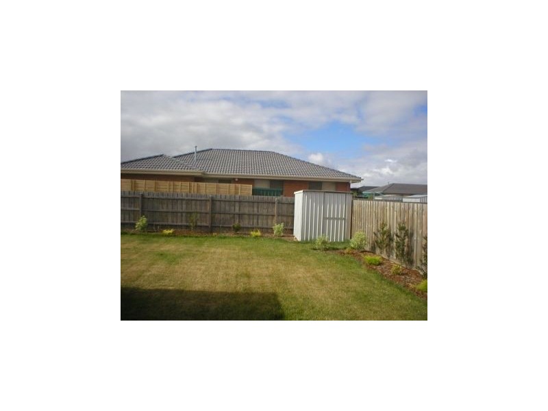 1 Merrijig Avenue, Cranbourne VIC 3977