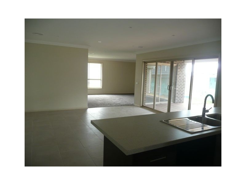 8 Bellis Court, Cranbourne South VIC 3977