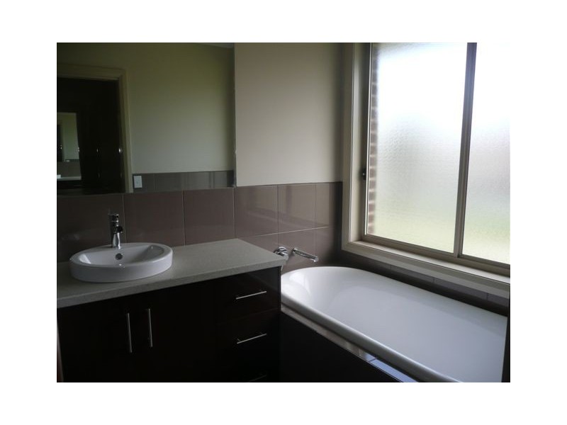 8 Bellis Court, Cranbourne South VIC 3977