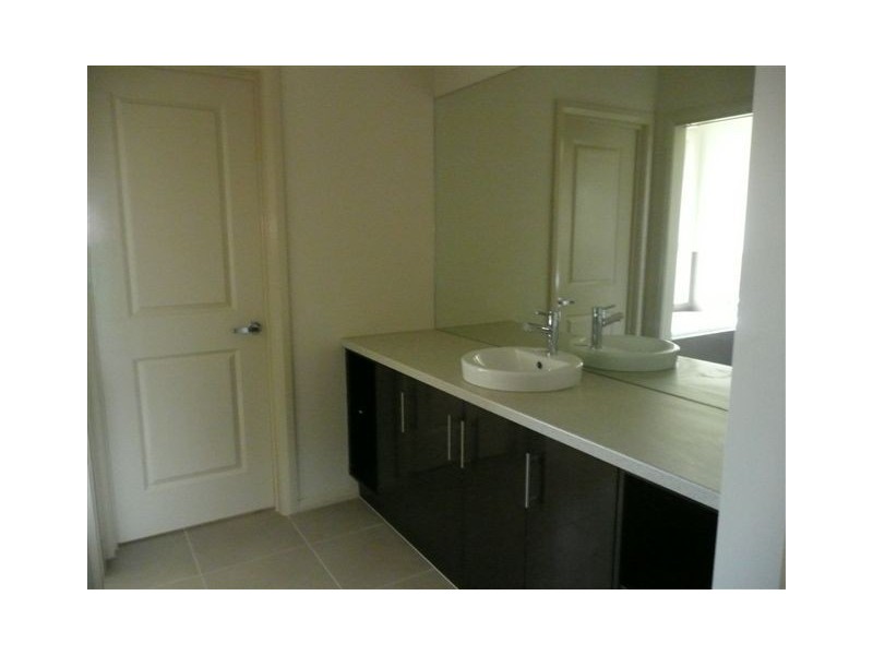 8 Bellis Court, Cranbourne South VIC 3977