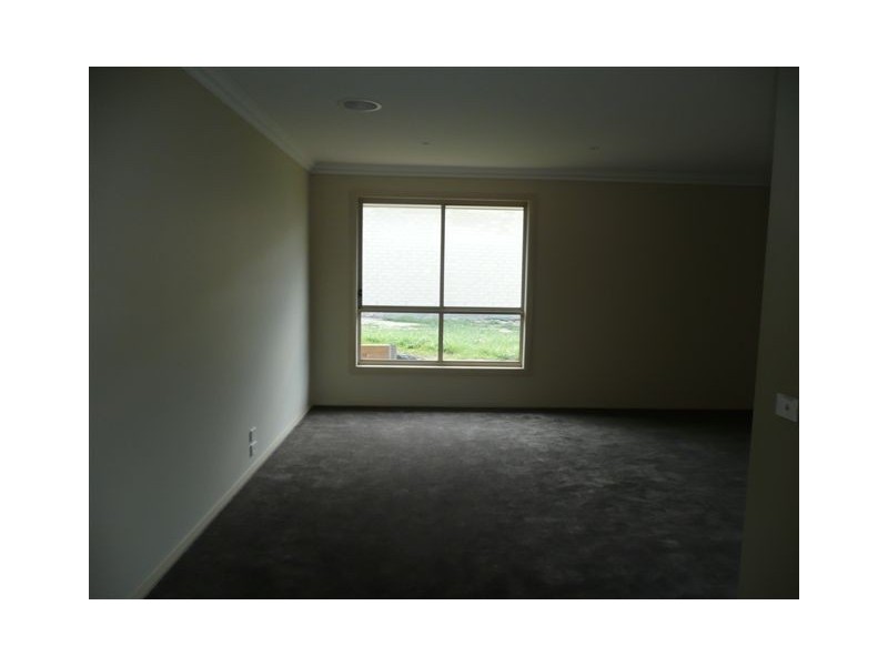 8 Bellis Court, Cranbourne South VIC 3977