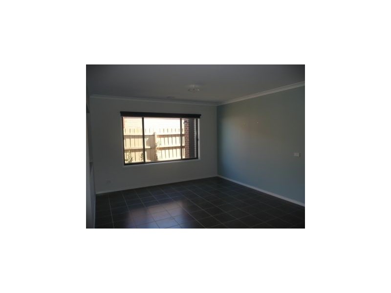 7 Ferndown Drive, Cranbourne VIC 3977