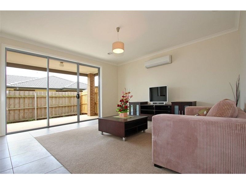 8/27 Greenisland Avenue, Mount Martha VIC 3934