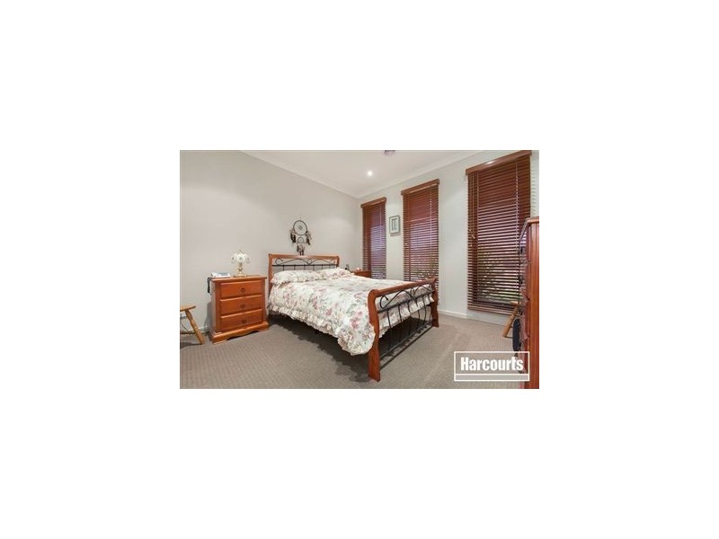 7 Cowes Close, Cranbourne North VIC 3977