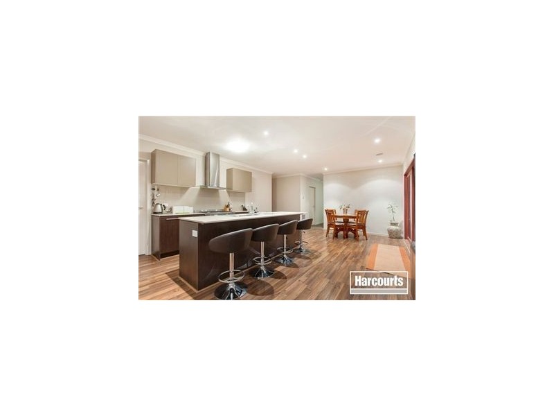 7 Cowes Close, Cranbourne North VIC 3977