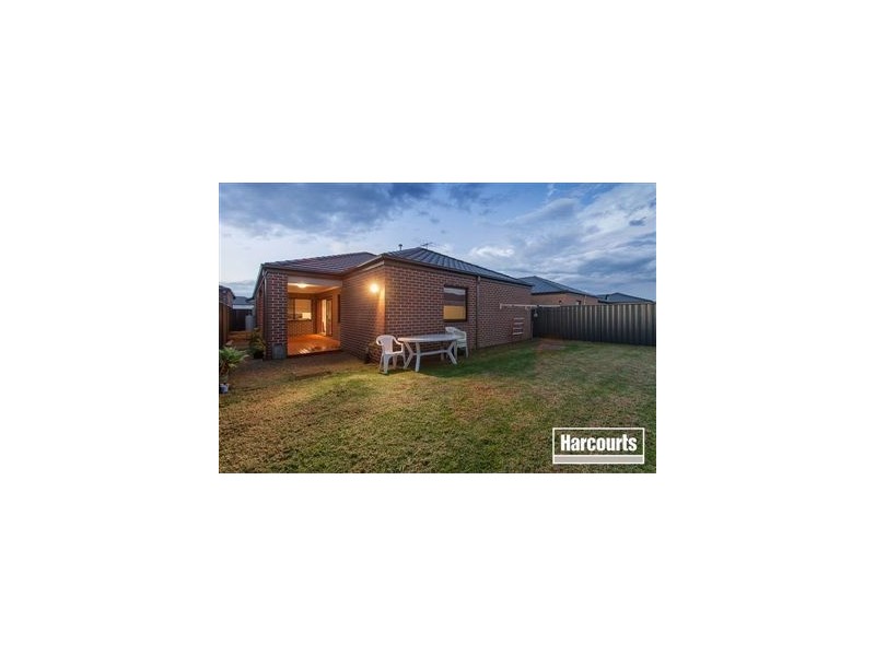 7 Cowes Close, Cranbourne North VIC 3977