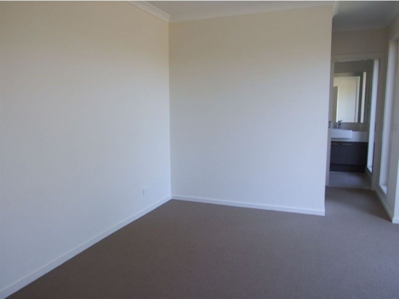 1/35 Van Ness Ave, Mornington VIC 3931