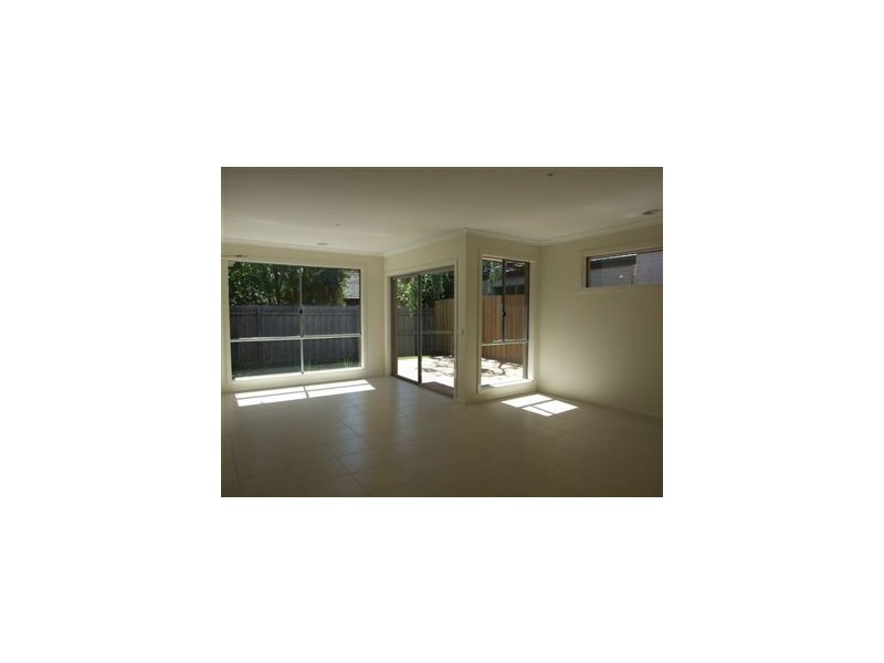 1/35 Van Ness Ave, Mornington VIC 3931