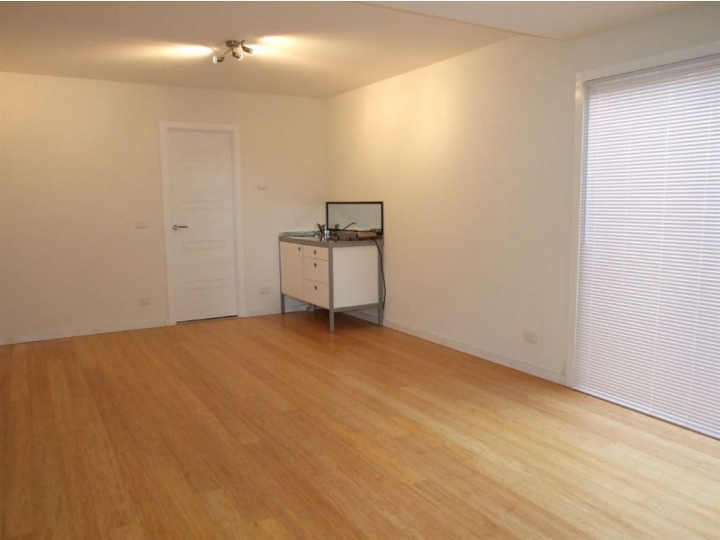 1&2 18 Tourello Road, Mount Eliza VIC 3930