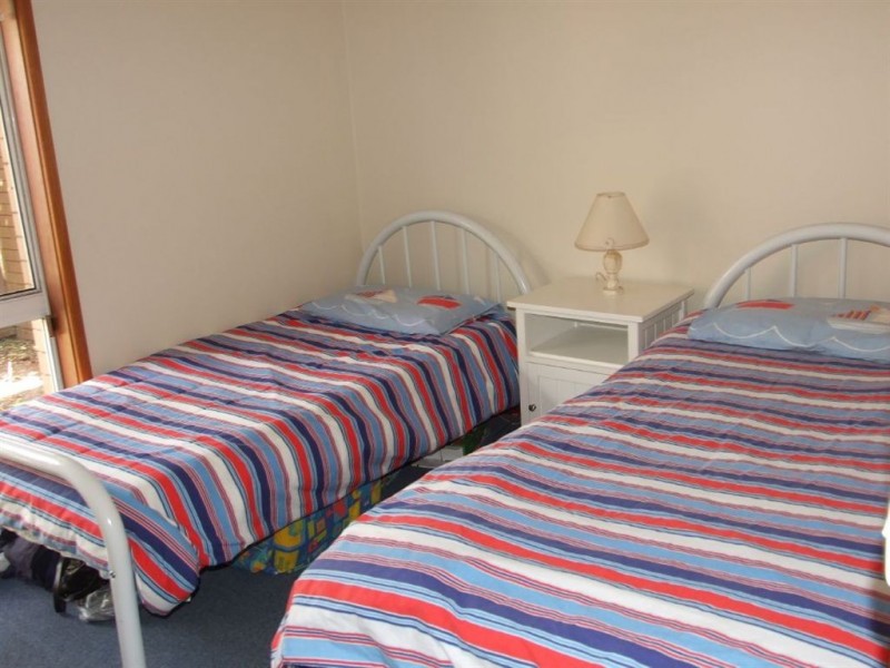 2/20 Alemeda Avenue, Mornington VIC 3931