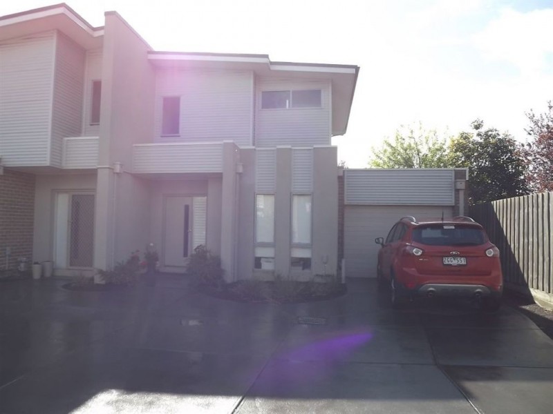 3/35 Spray Street, Mornington VIC 3931