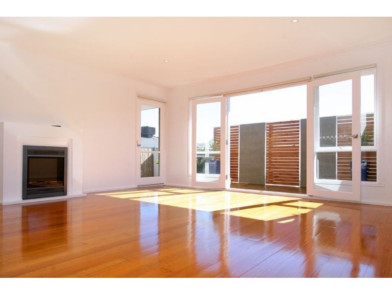 1/2 Beach Grove, Mornington VIC 3931