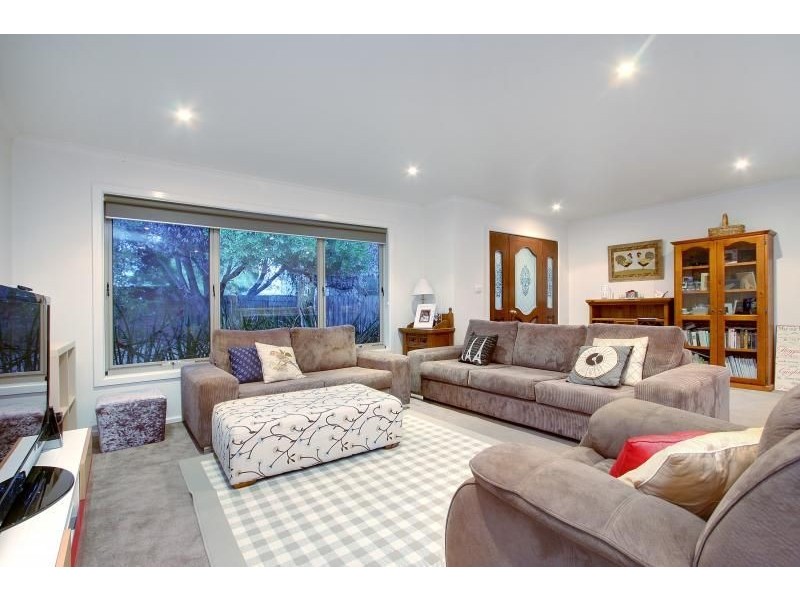 11 Pender Avenue, Mornington VIC 3931