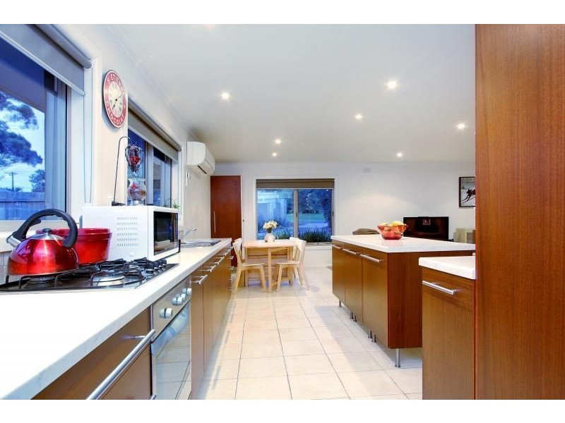 11 Pender Avenue, Mornington VIC 3931