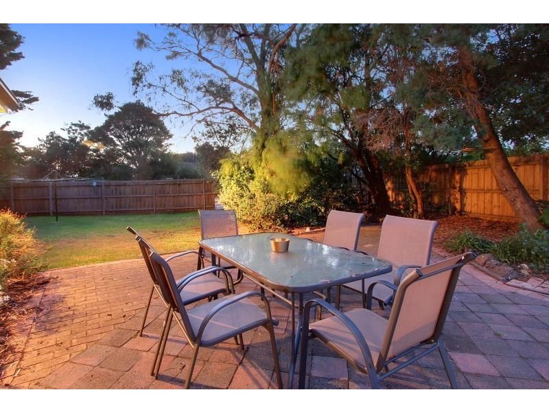 11 Pender Avenue, Mornington VIC 3931