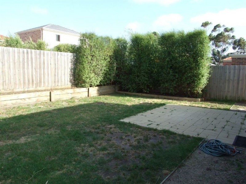24 Meadow Crest Cct, Mount Martha VIC 3934