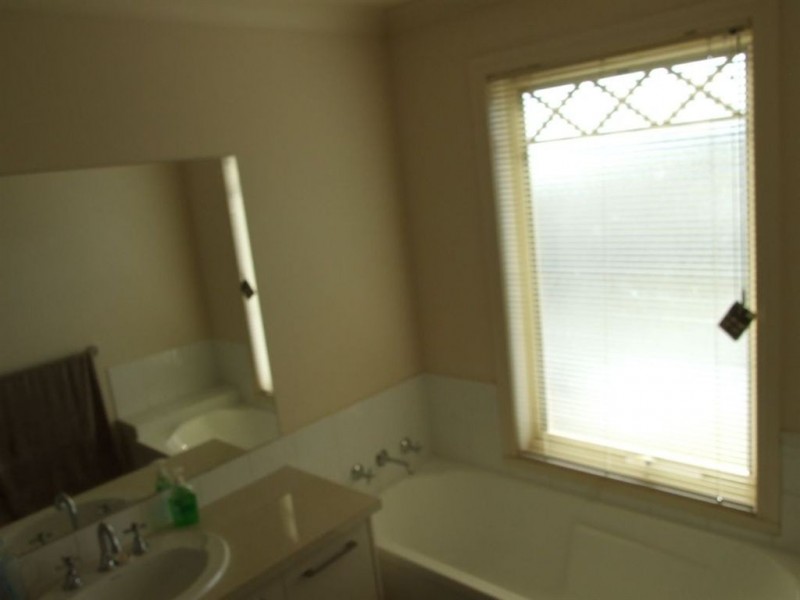 24 Meadow Crest Cct, Mount Martha VIC 3934