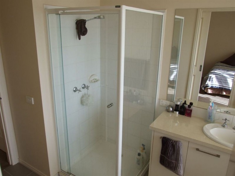 24 Meadow Crest Cct, Mount Martha VIC 3934