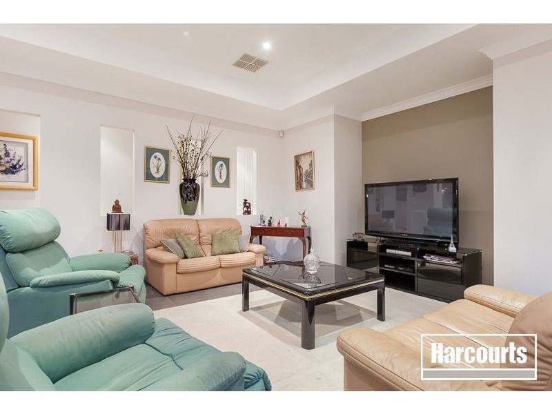 8 Walara Drive, Mount Martha VIC 3934