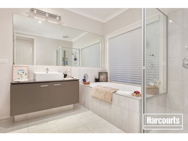 8 Walara Drive, Mount Martha VIC 3934