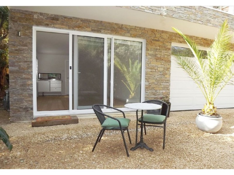 2/18 Tourello Road, Mount Eliza VIC 3930