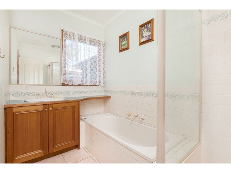 8 John Vear Close, Hastings VIC 3915