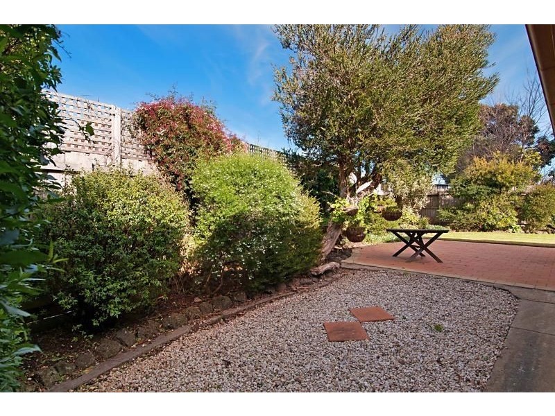 2/48 Alameda Avenue, Mornington VIC 3931