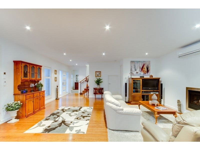 2/19 Turnbull Street, Mornington VIC 3931