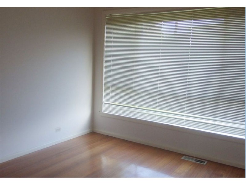 8 Swansea Grove, Mornington VIC 3931