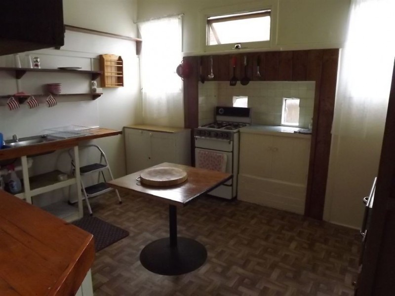 8 Marine Avenue, Mornington VIC 3931