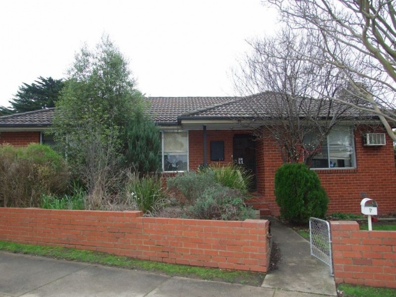 7 Robertson Drive, Mornington VIC 3931