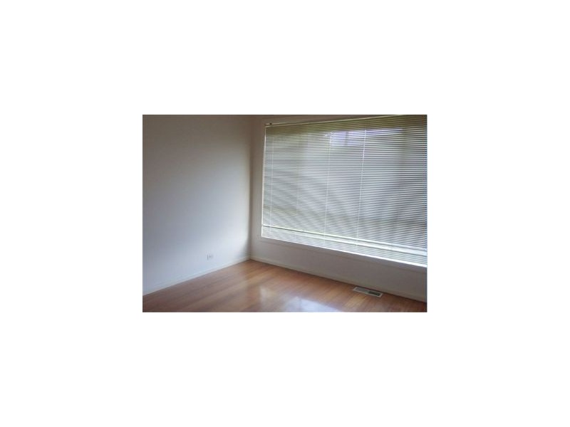 8 Swansea Grove, Mornington VIC 3931